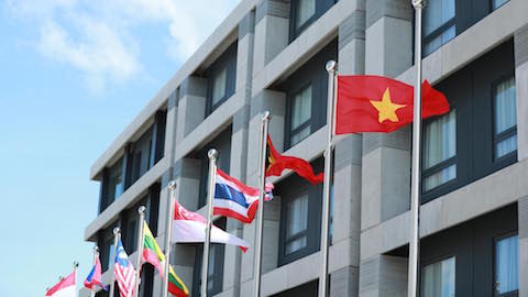 Quốc kỳ Việt Nam đã tung bay tại làng SEA Games 30